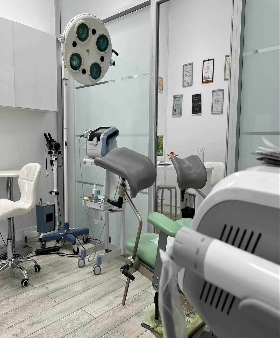 Пролапс органов малого таза: лечение и цены в Tulip Medicine (Астана) 5 Опущение органов малого таза? Узнайте, как лечится пролапс в Астане: консультация гинеколога, Emsella, Exilis, Ultra Vera, операция при показаниях. Заявка через форму.