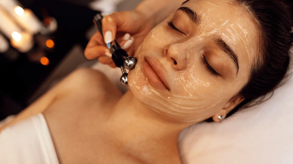 Микротоковая терапия: мягкий лифтинг-эффект, поддержка тонуса и сияния кожи. Астана, Tulip Medicine, цены от 30 000 ₸.